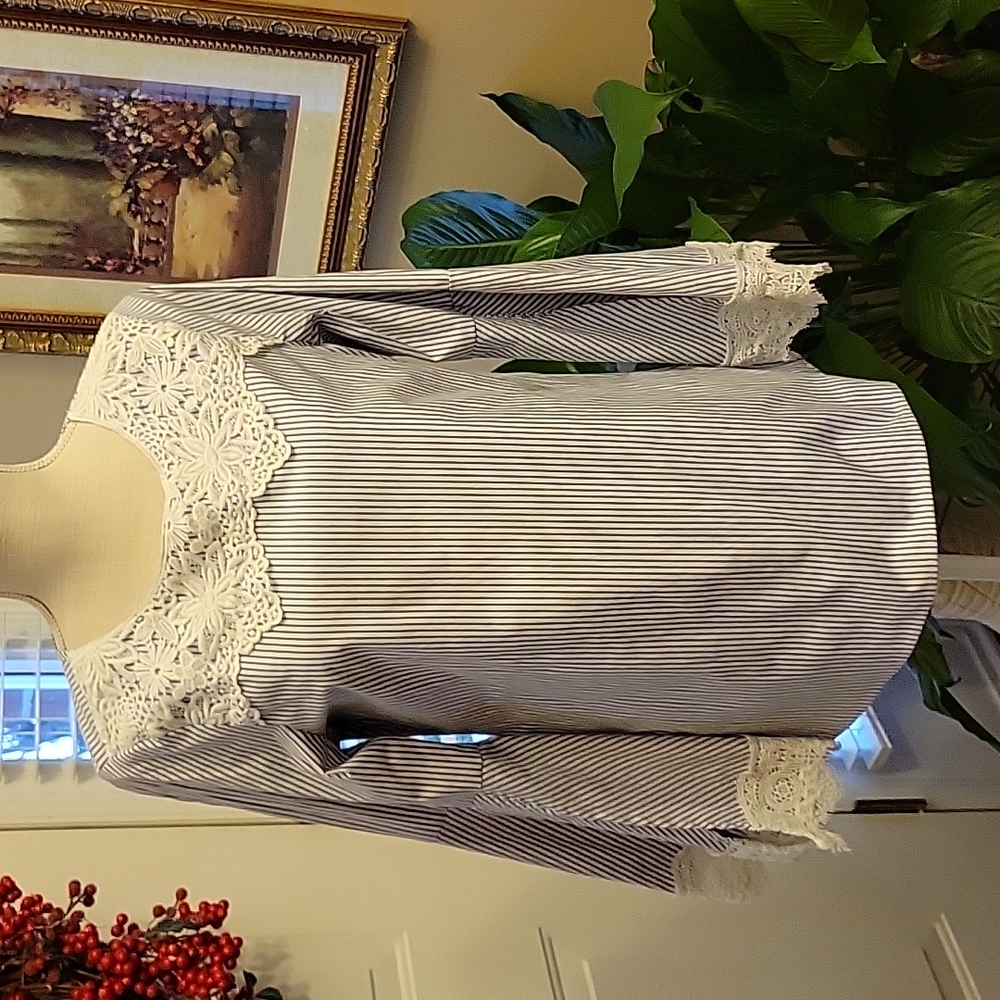 Spense dark gray white striped top lace on neckline & bell sleeve stretch M EUC…